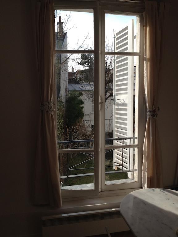 Apartment A Garden In Montmartre Paris