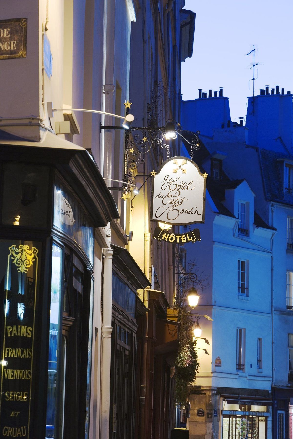 Hotel Du Petit Moulin, Haute Couture By Lacroix 4*
