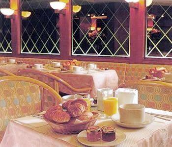 Hotel Royal Elysées Paris