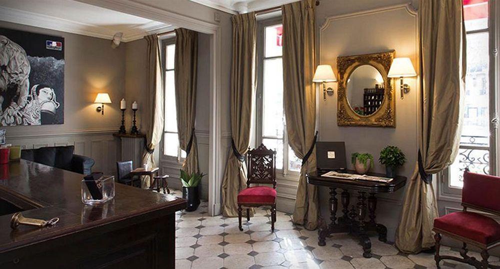 De La Porte Dorée Hotel