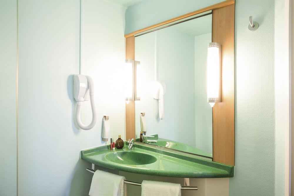 Ibis Ornano Montmartre Nord 18eme Hotel