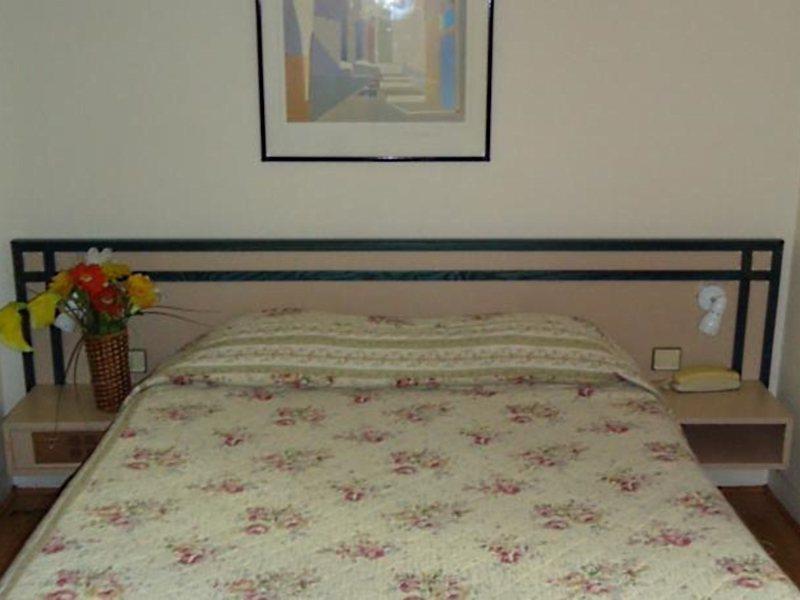 Hotel Hipotel Belgrand Mairie Du 20eme 3*