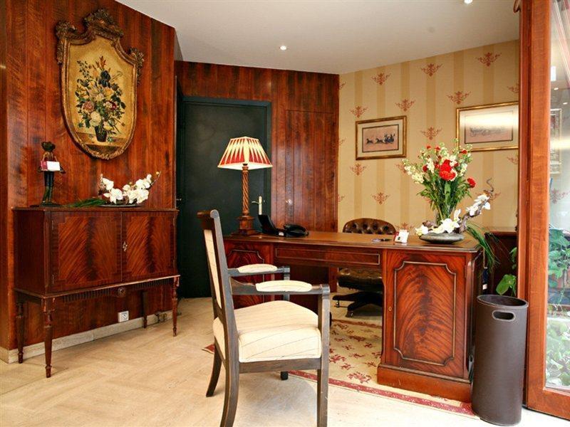 Des Ambassadeurs Paris