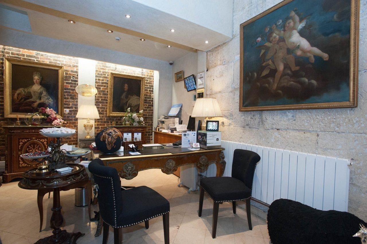 Hotel Plaza Elysées Paris