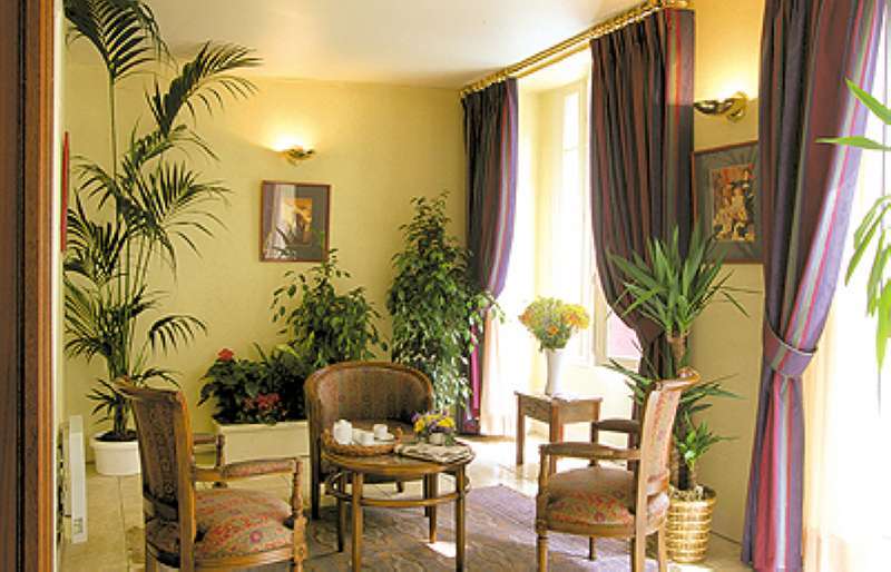 New Le Voltaire Paris
