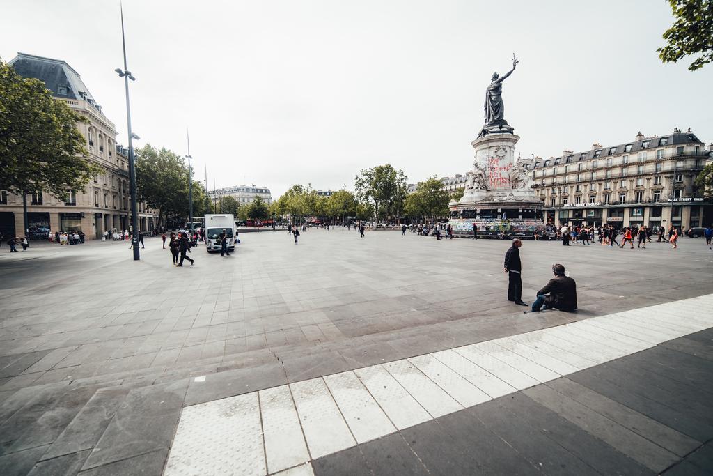 De L'exposition - Republique 3*