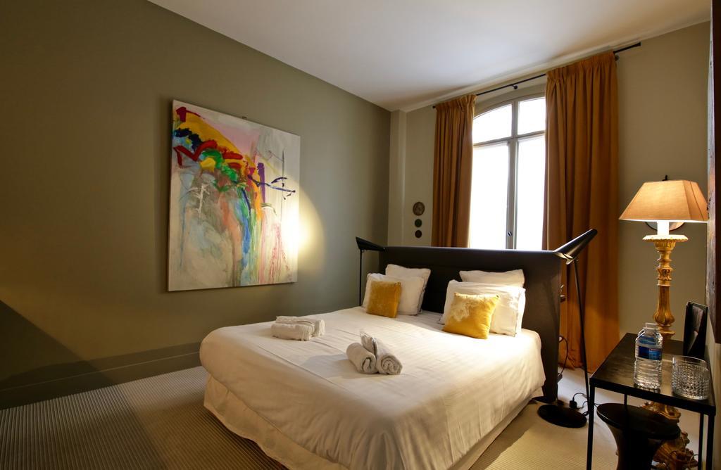 Du Square, Luxury Couette-café