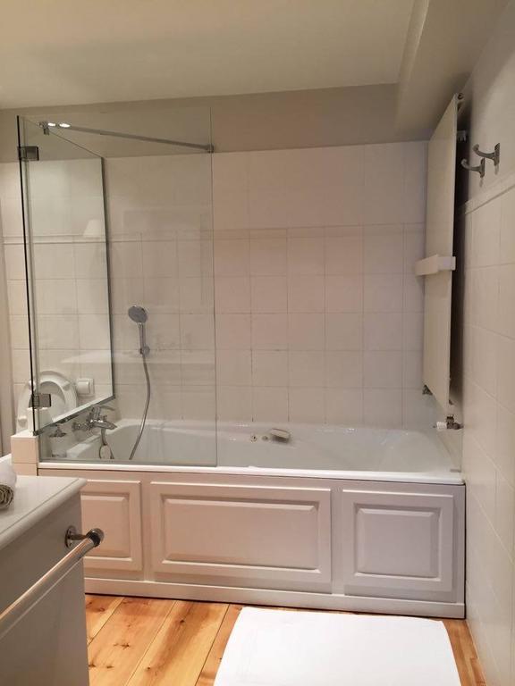 Bed & Breakfast 1 Square Du Docteur Blanche - 16 Paris