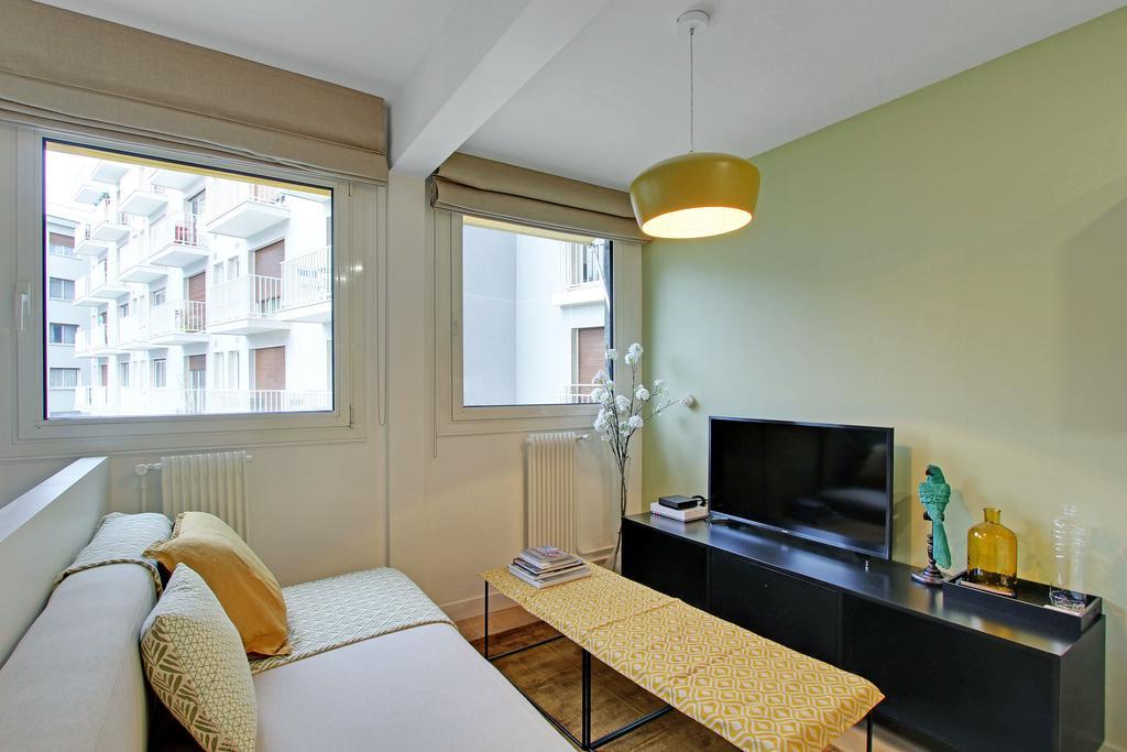 Pick A Flat's In Eiffel Tower- Boulevard De Grenelle