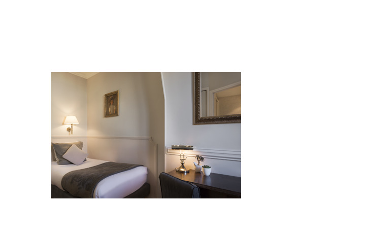 De La Porte Dorée Hotel