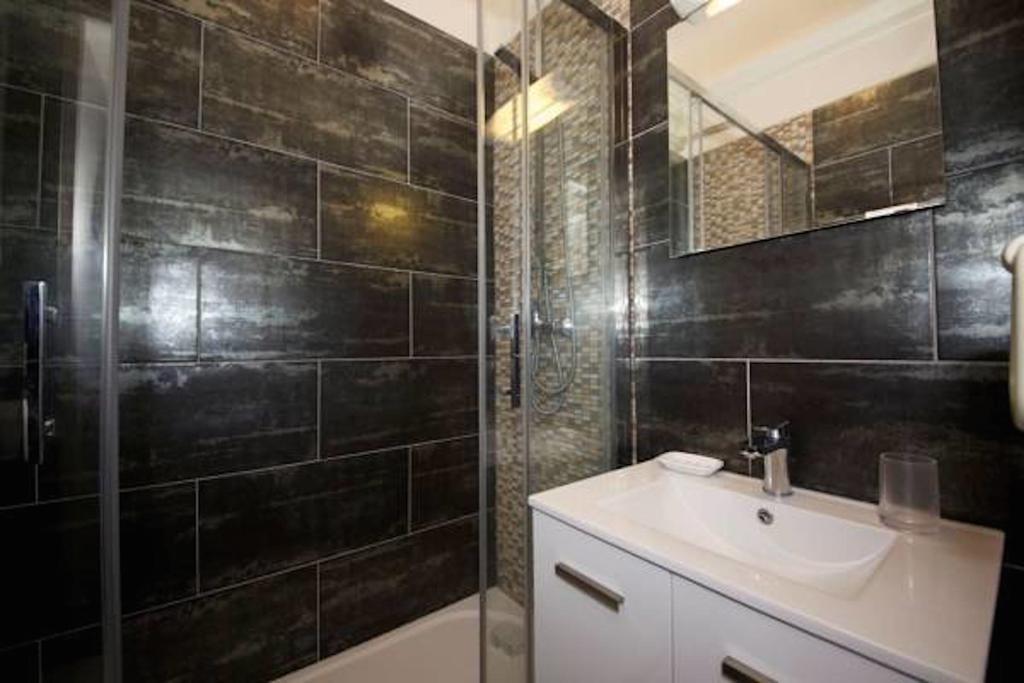 Private Studio - Avenue Des Champs-elysées Paris