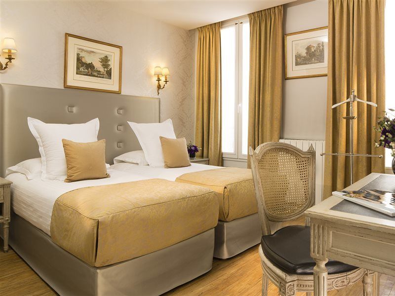 Hotel Plaza Elysées