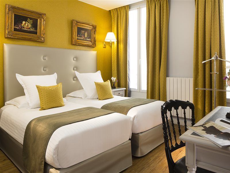 Hotel Plaza Elysées 4*