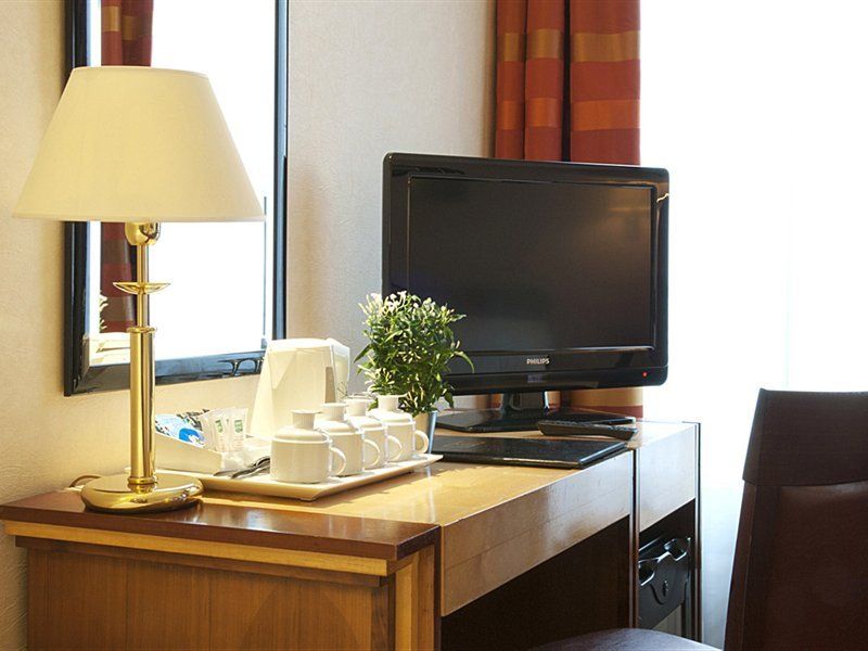 Yllen Eiffel 4* Paris