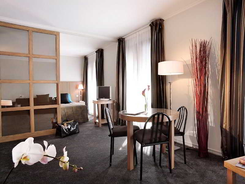 La Du Roy Champs Elysees Hotel
