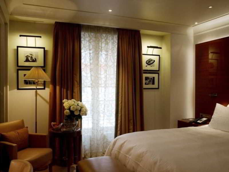 Montaigne 5* Paris