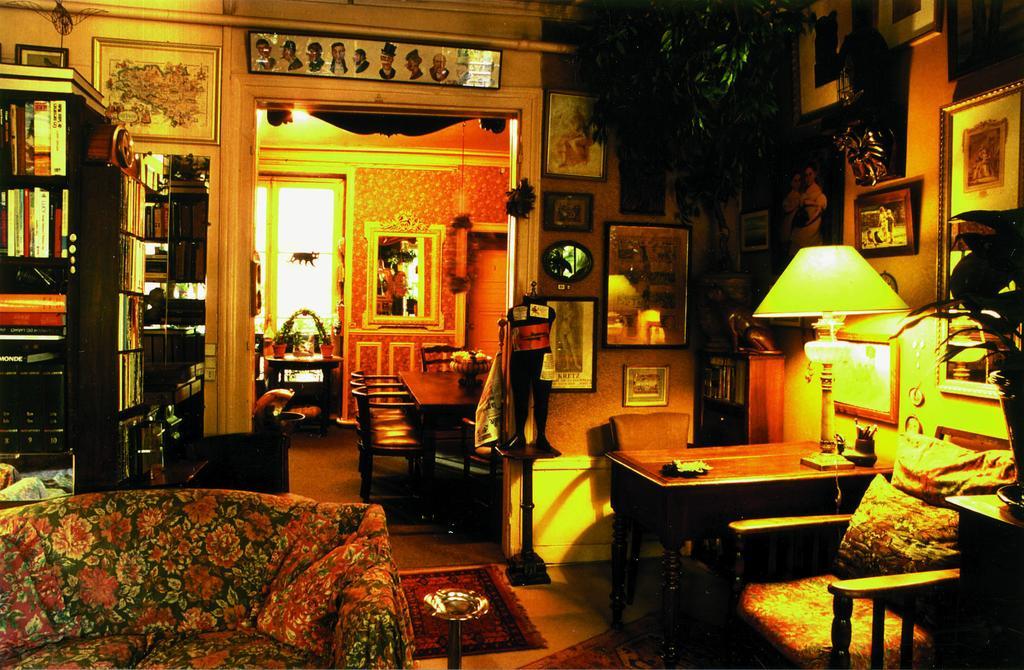 Les Marronniers Guest house Paris