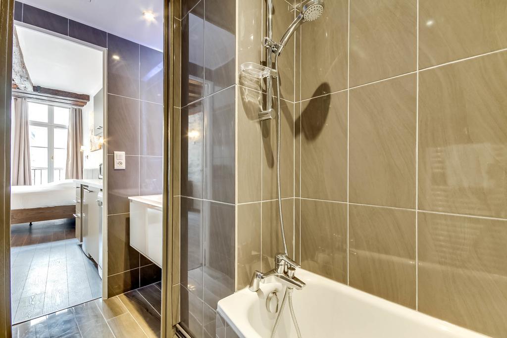 Upper Class Suites - Rue Saint Honore Apartment