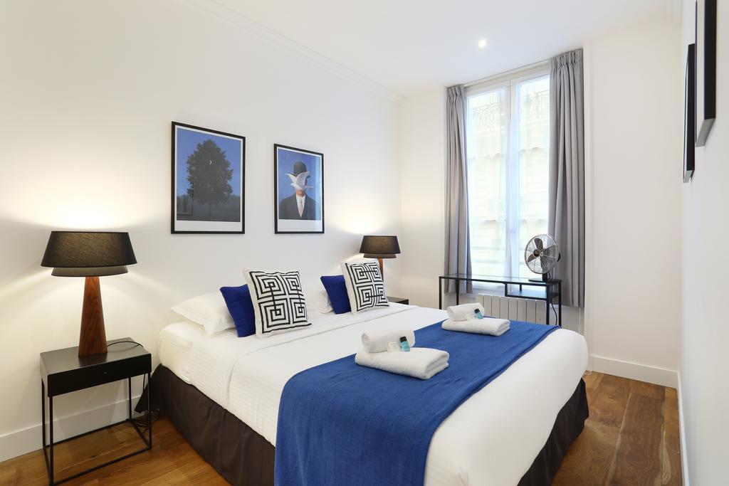 Rent A - Blanche Paris