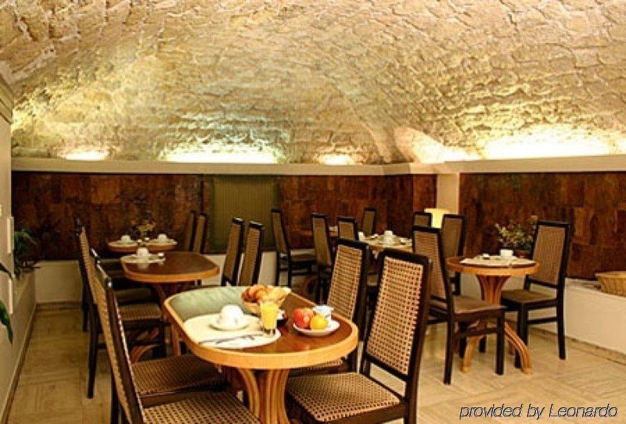 De La Gaîté Hotel