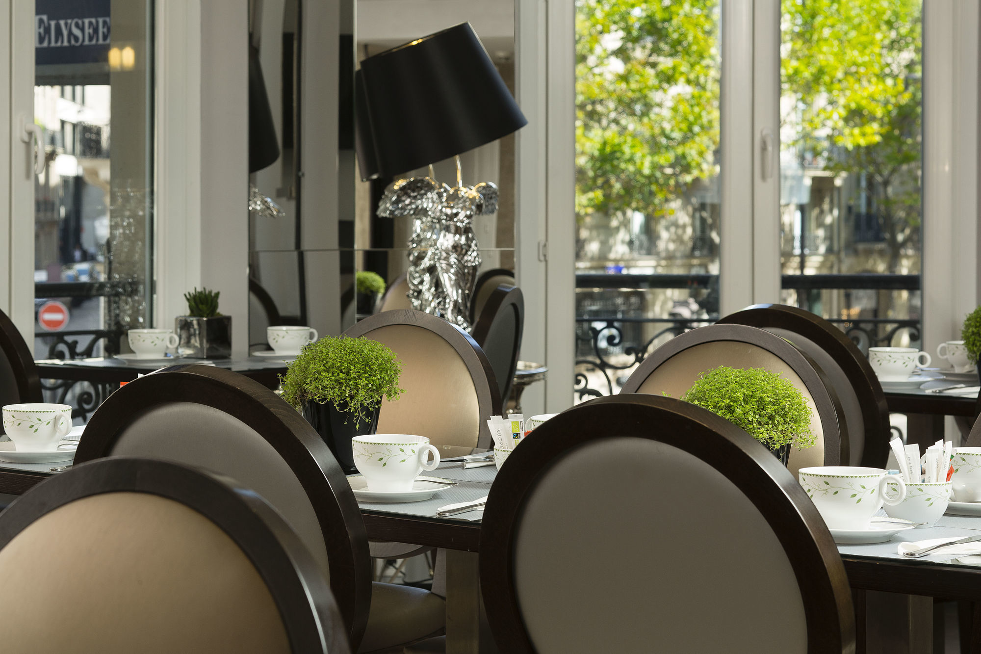 Hotel Plaza Elysées Paris