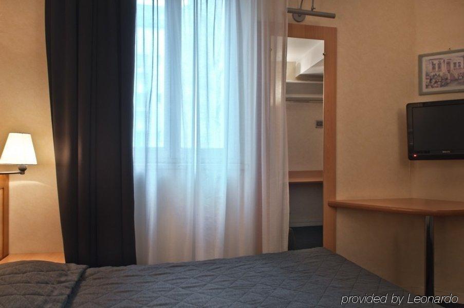 Hotel Du Chemin Vert Paris