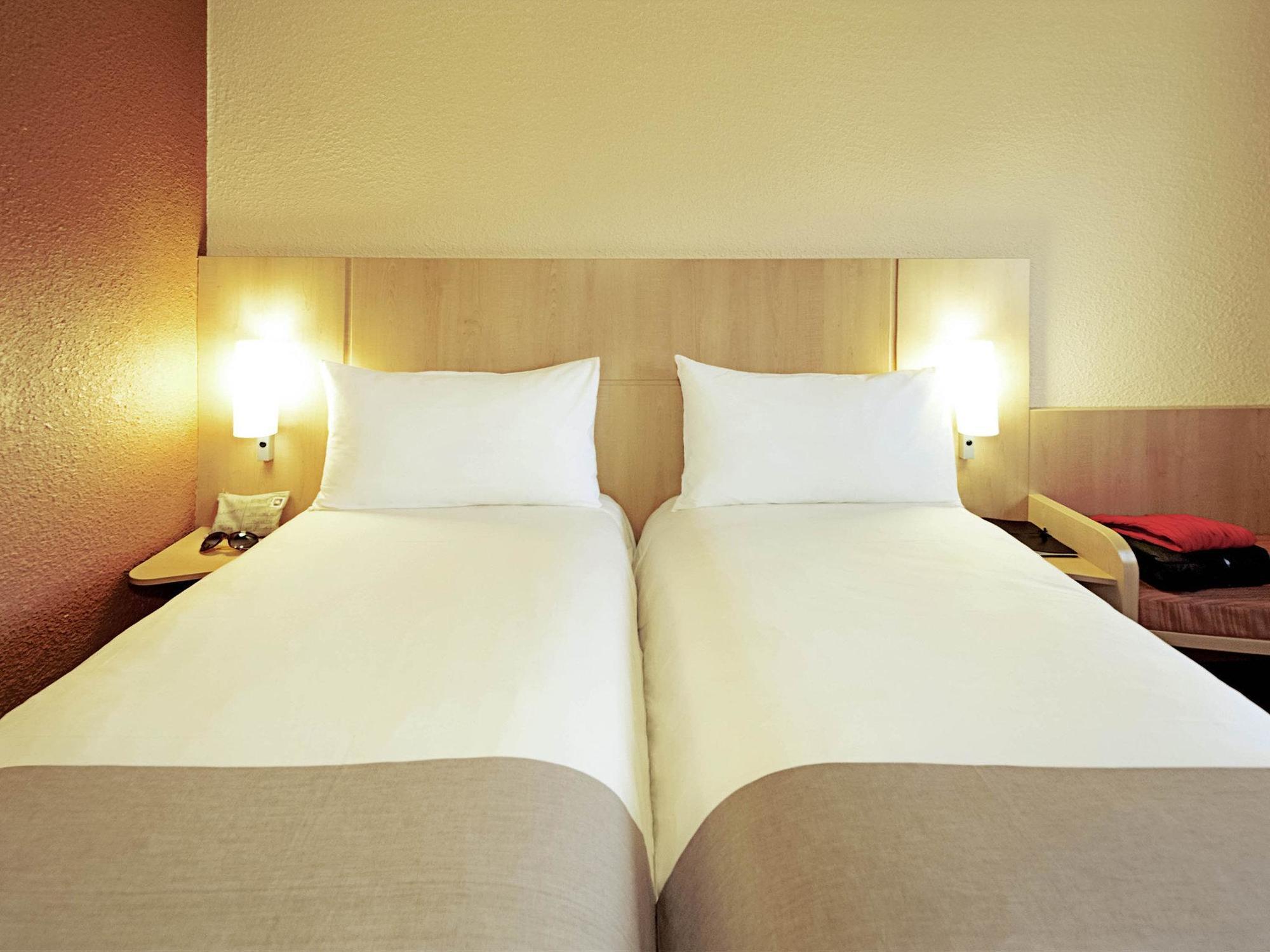Ibis Montmartre 18ème Hotel
