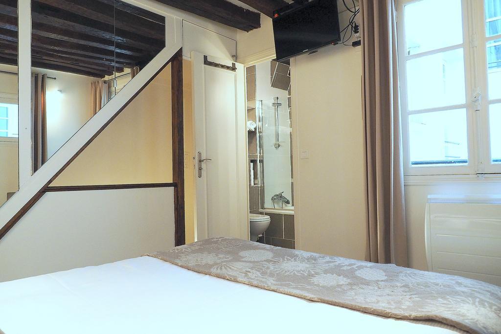 Louvre Parisian Chicsuites *