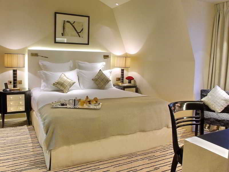 Montaigne Paris