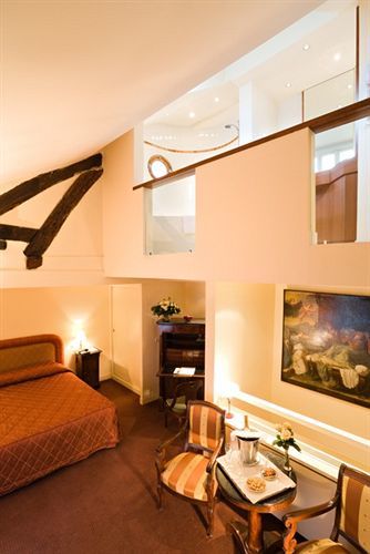 Des Saints Peres - Esprit De France Paris