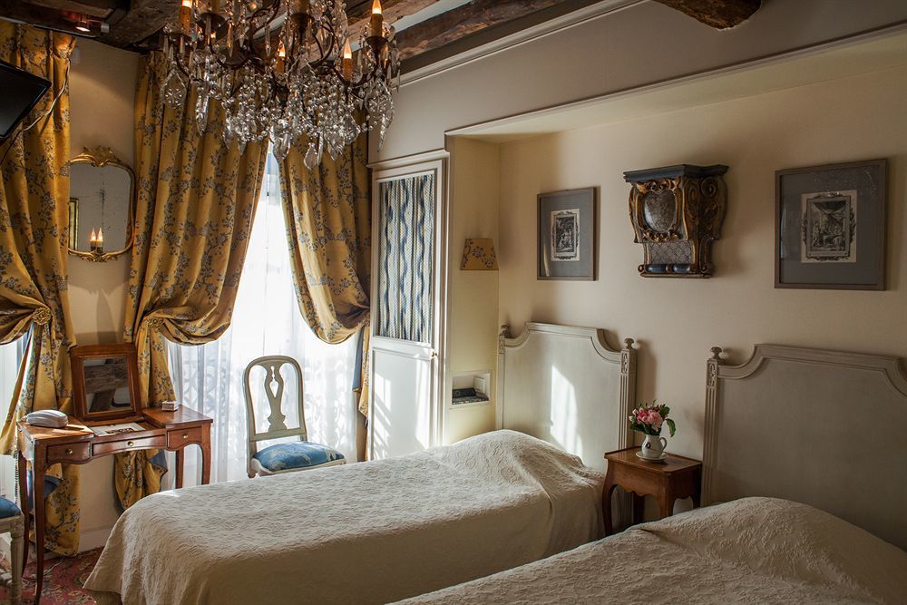 Caron De Beaumarchais Paris