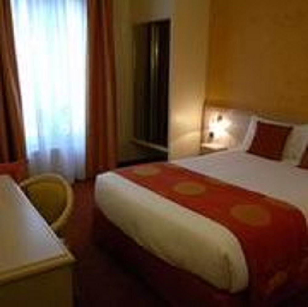 Hotel Champerret Elysees 3*