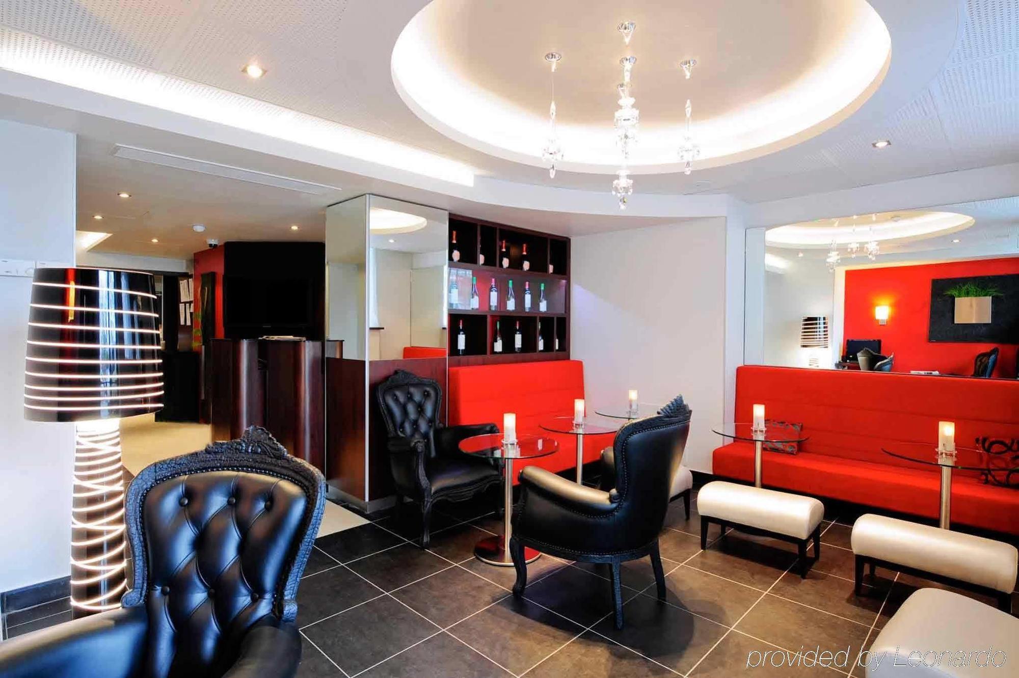 Mercure Tour Eiffel Pont Mirabeau Hotel 4*