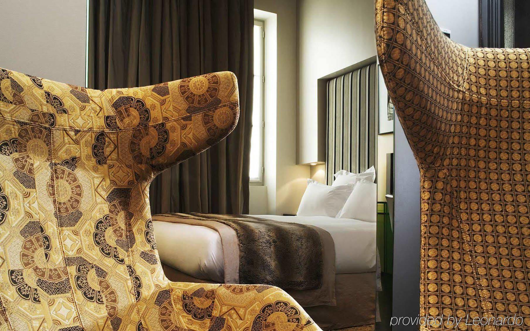 Du Petit Moulin, Haute Couture By Lacroix Hotel Paris