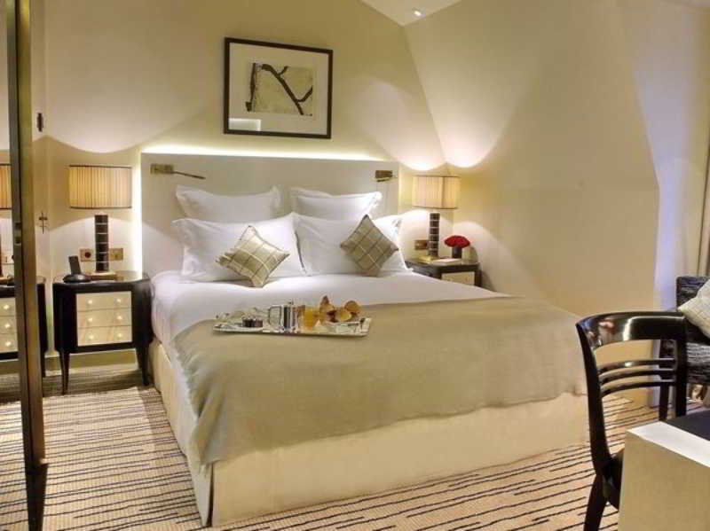 Montaigne 5* Paris