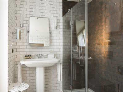 Whistler - Gare Du Nord Hotel 4*