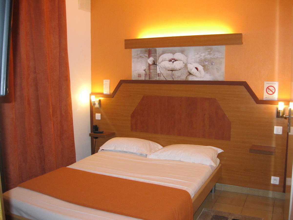 Hotel Le Nouvel Du Theatre 3*