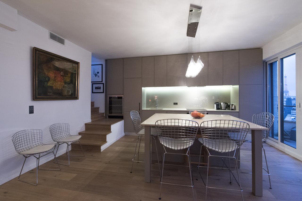 Veeve - Views Of The Eiffel Tower Apartment