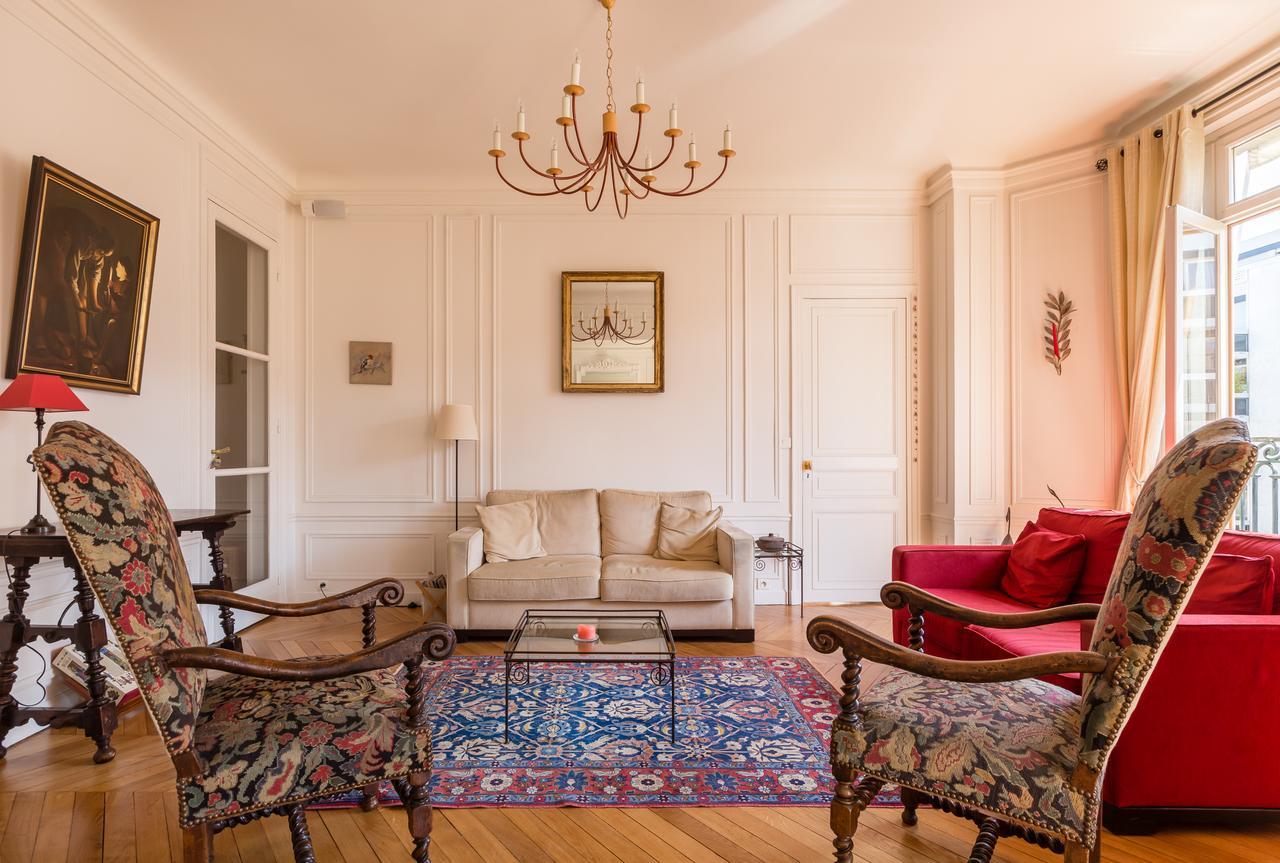 Veeve - Avenue To The Eiffel Tower Apartment *