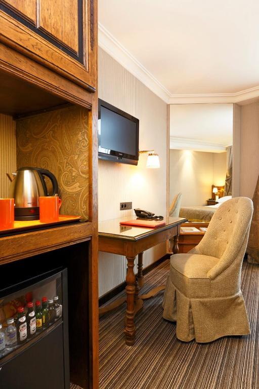 Au Manoir Saint Germain Paris