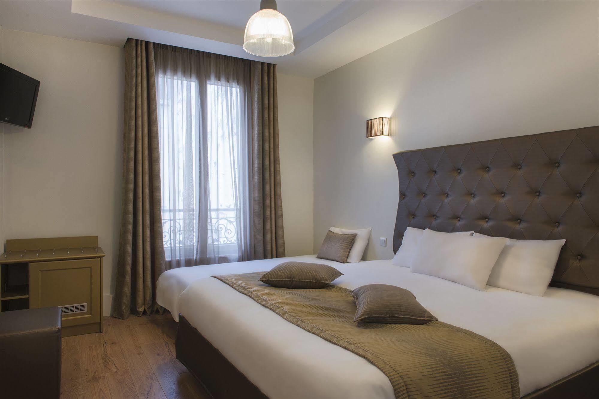 Ibis Styles Batignolles Hotel 3*