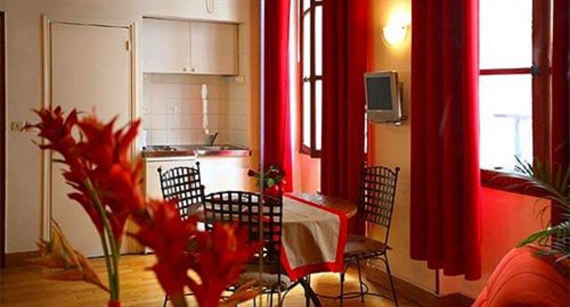 Hotel Du Lion D'or Louvre 3*