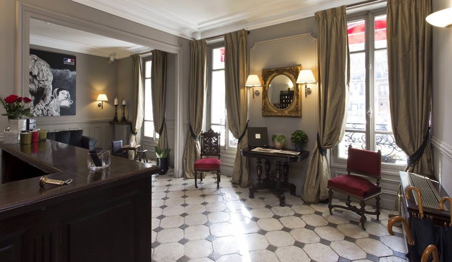 Hotel De La Porte Dorée 3*