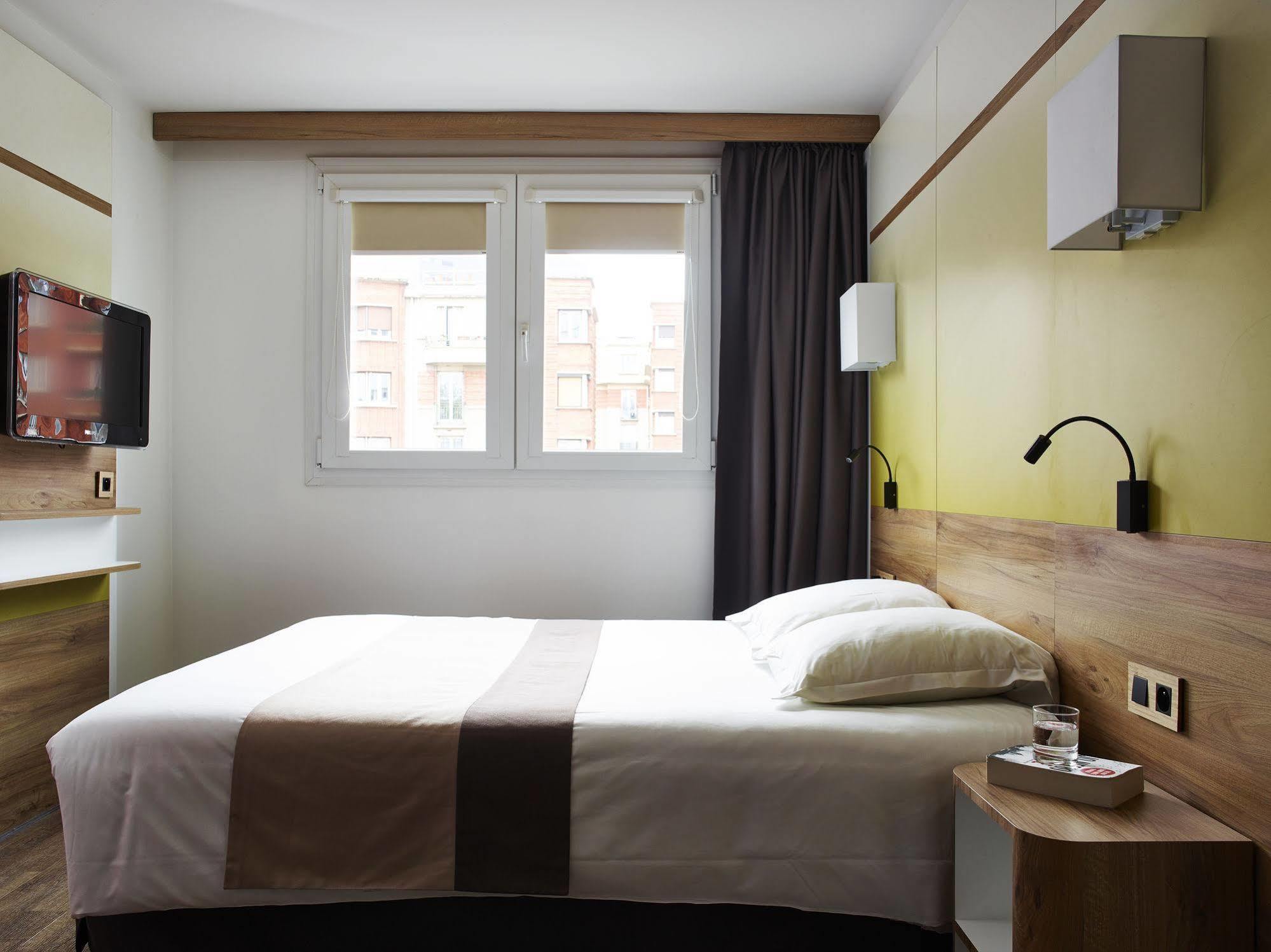 Hotel Median Porte De Versailles 3*