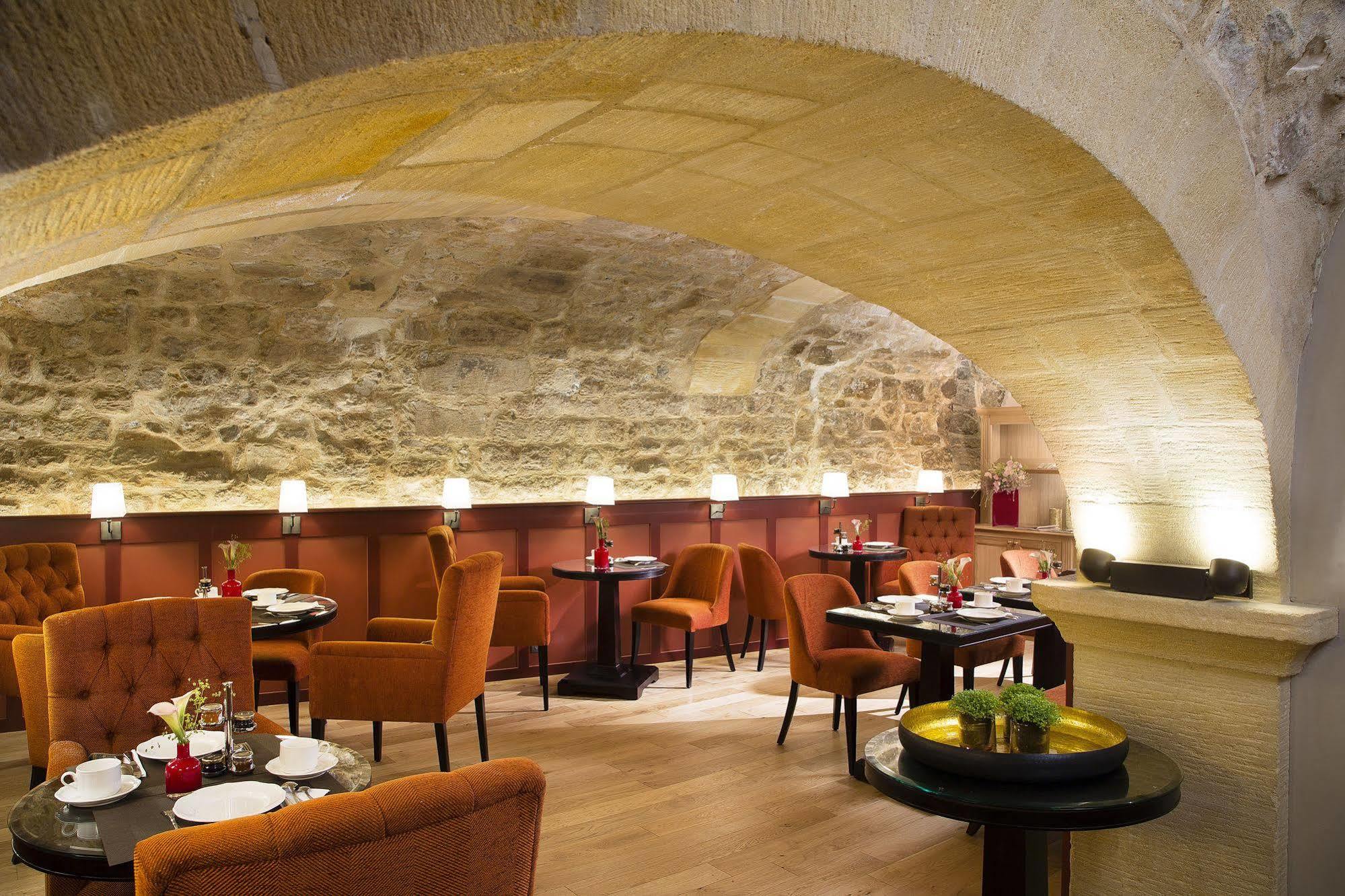 Les Tournelles Hotel Paris