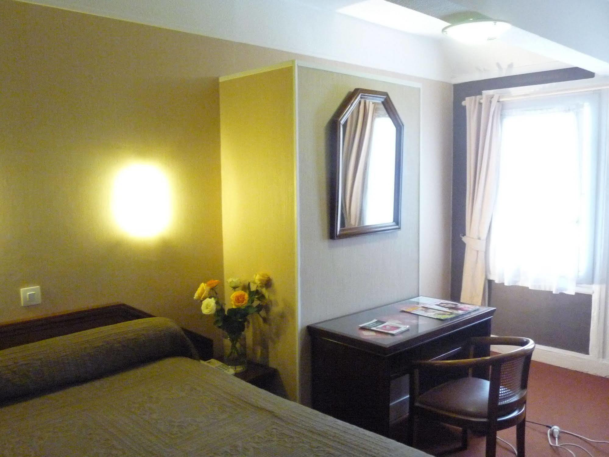 Ambassadeur Hotel