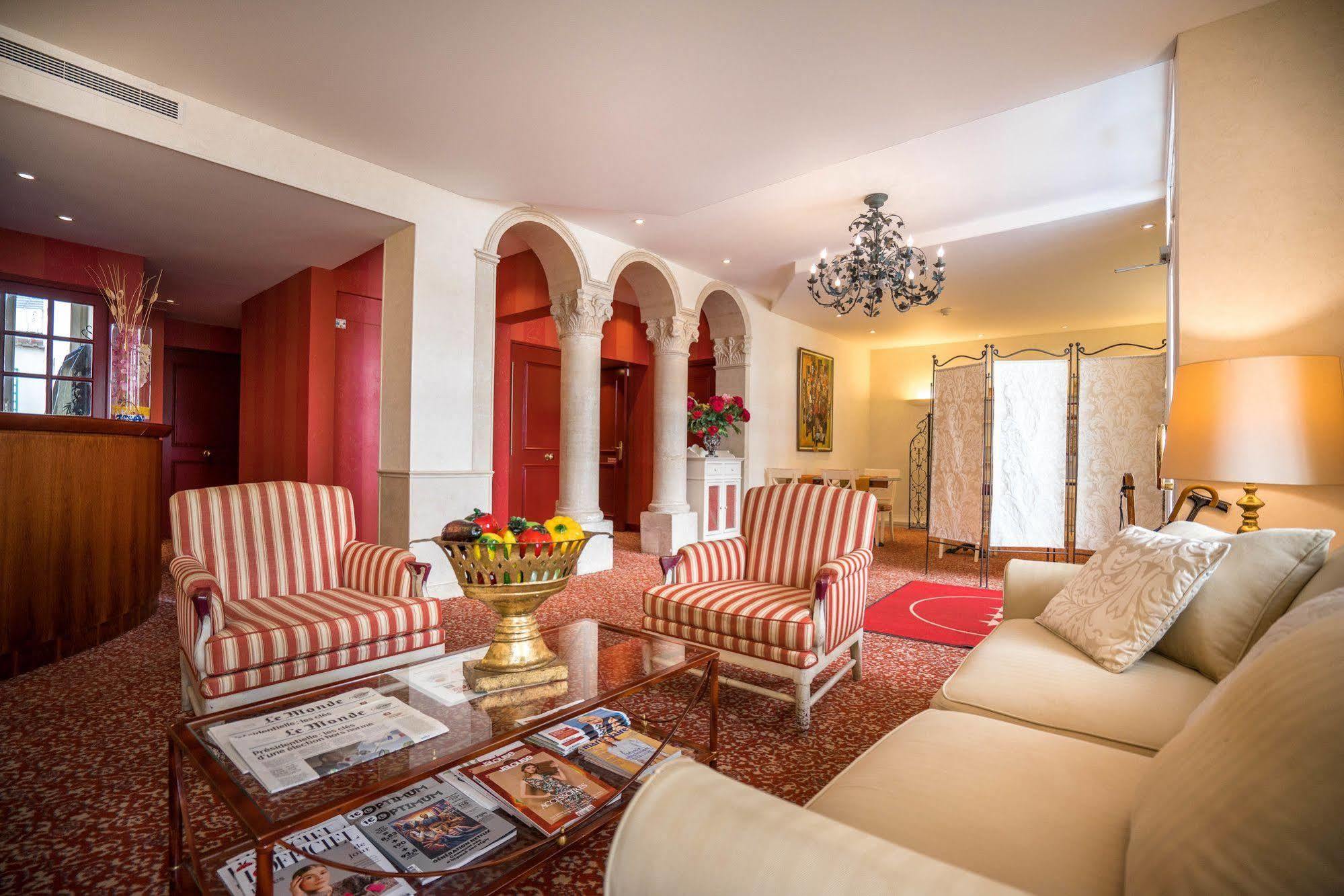 Delambre Hotel