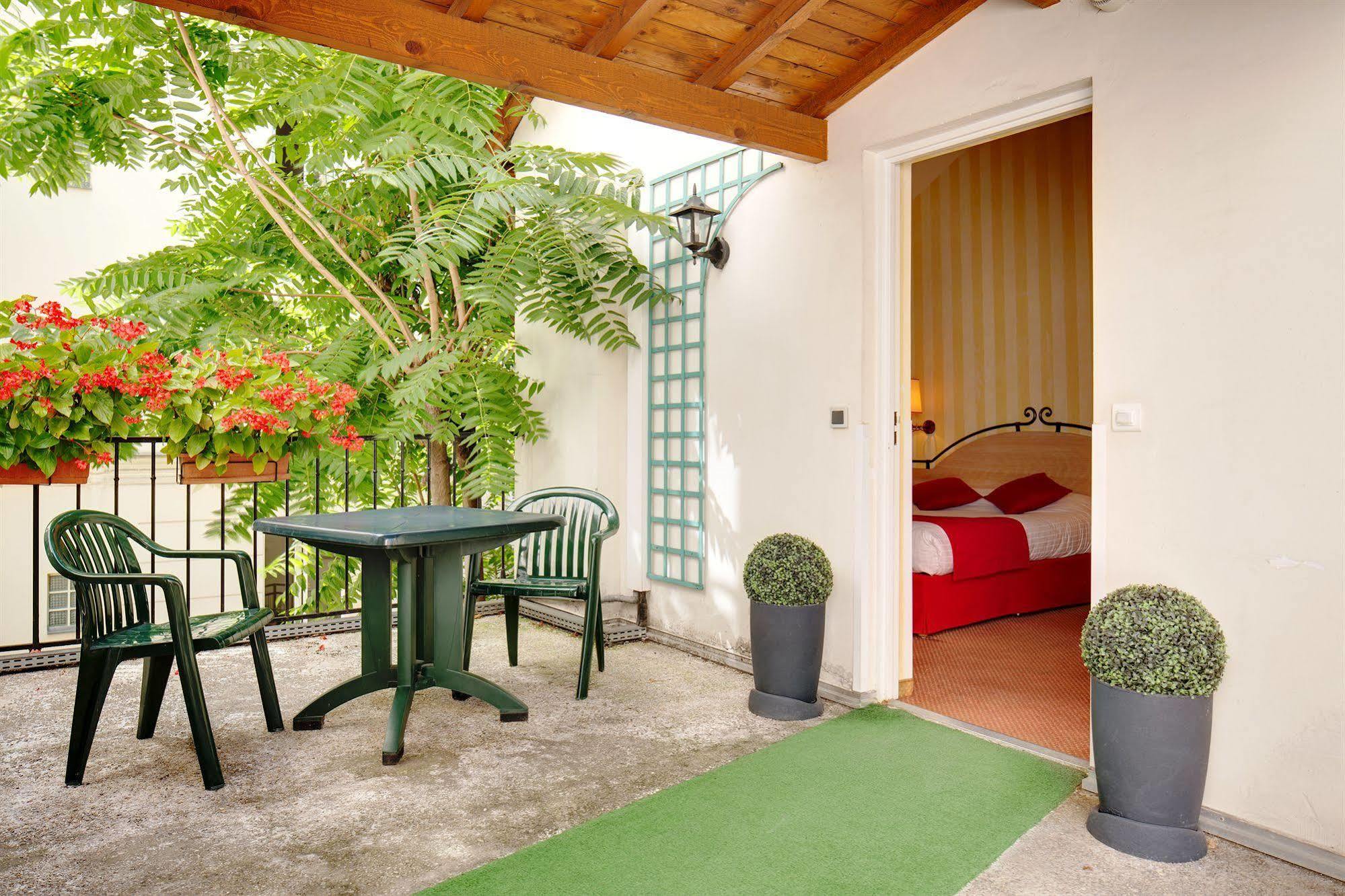 Hotel Delambre 3*