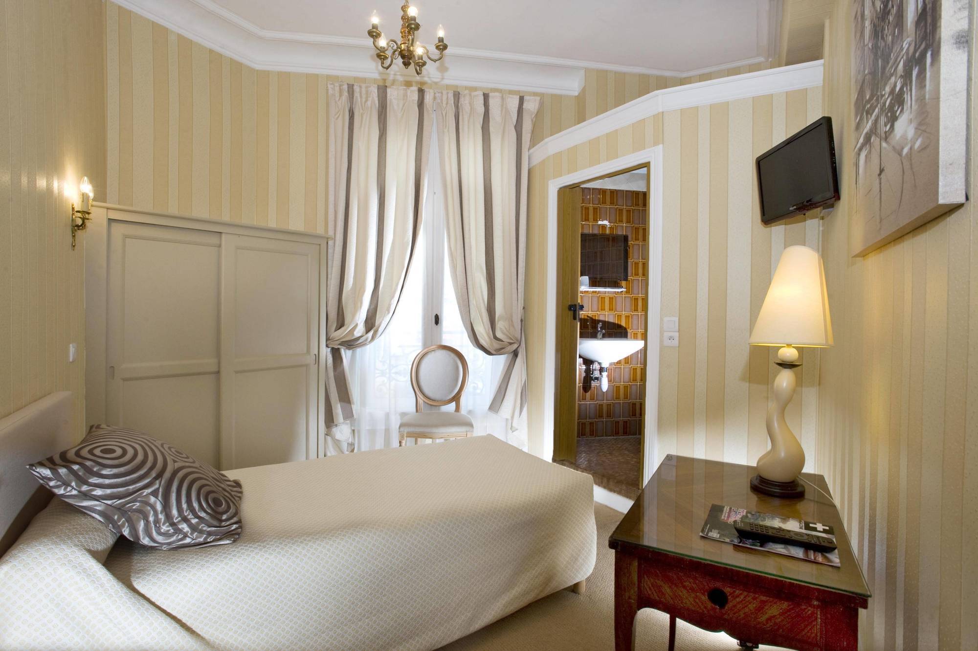 D'albion Hotel