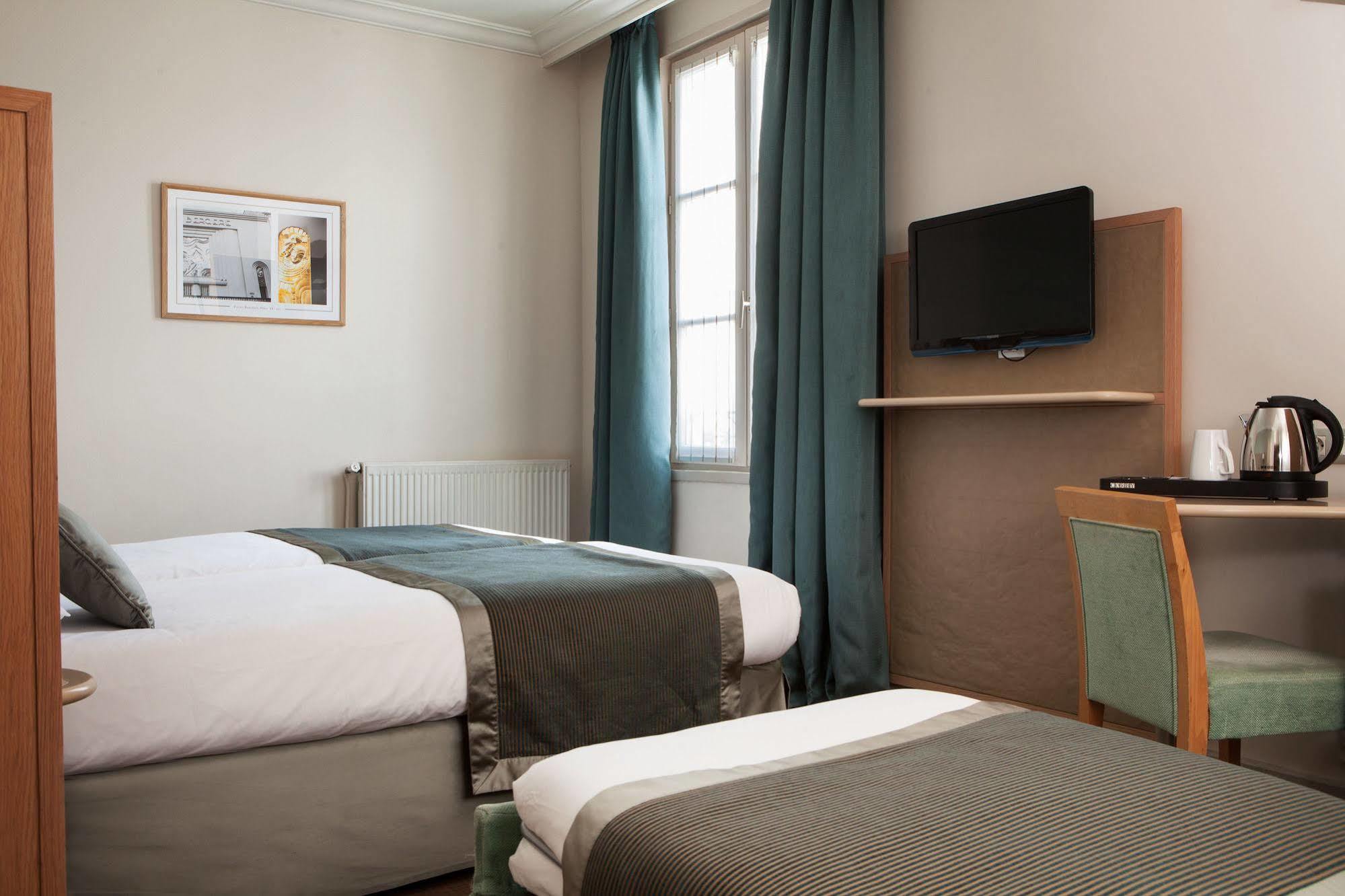 Leonardo Boutique Opera Hotel 4*